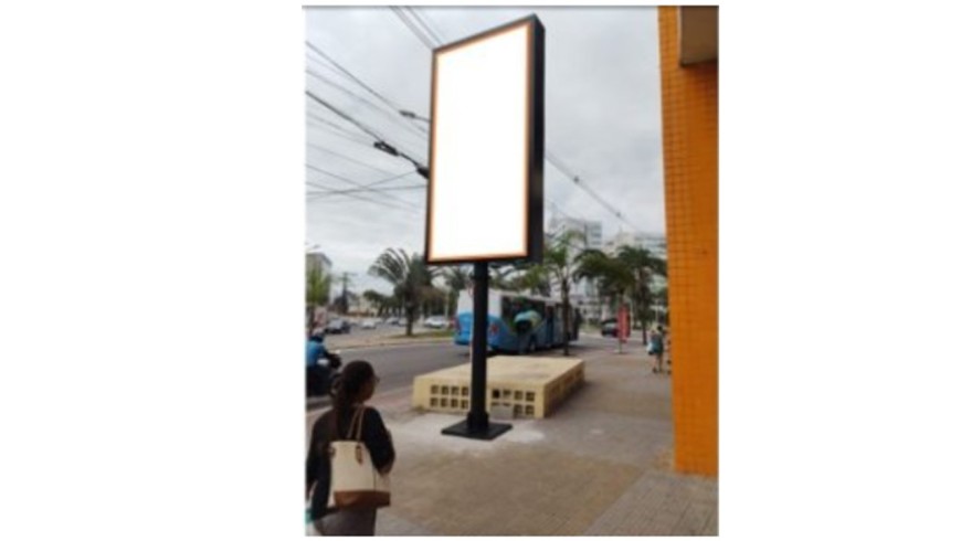 Painel de Led na calçada do Shopping Laranjeiras