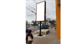 Ponto nº Painel de Led na calçada do Shopping Laranjeiras